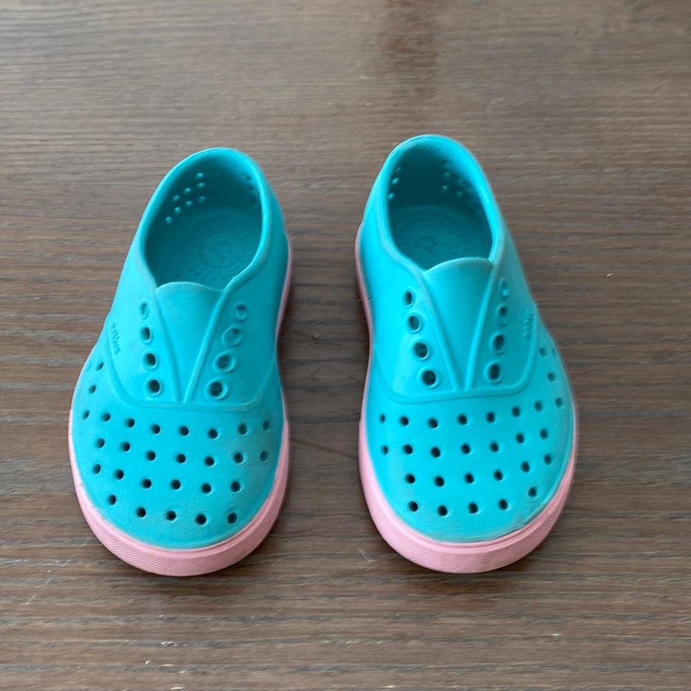 Native shoes, girl, Miller style, teal, turquoise with pink sole